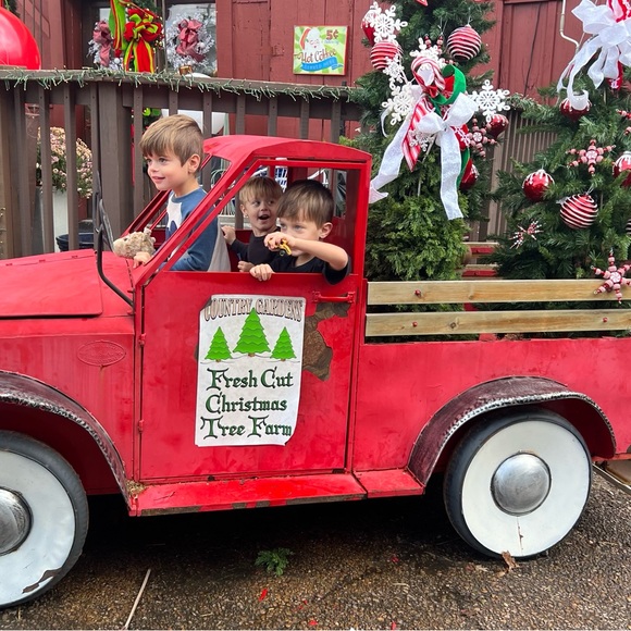 Meet Your Posher - Picture 2 of 6